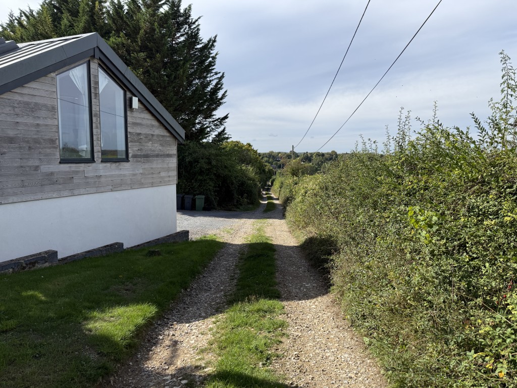 Lot: 47 - APPROXIMATELY HALF AN ACRE OF LAND WITH VACANT POSSESSION - Green Lane